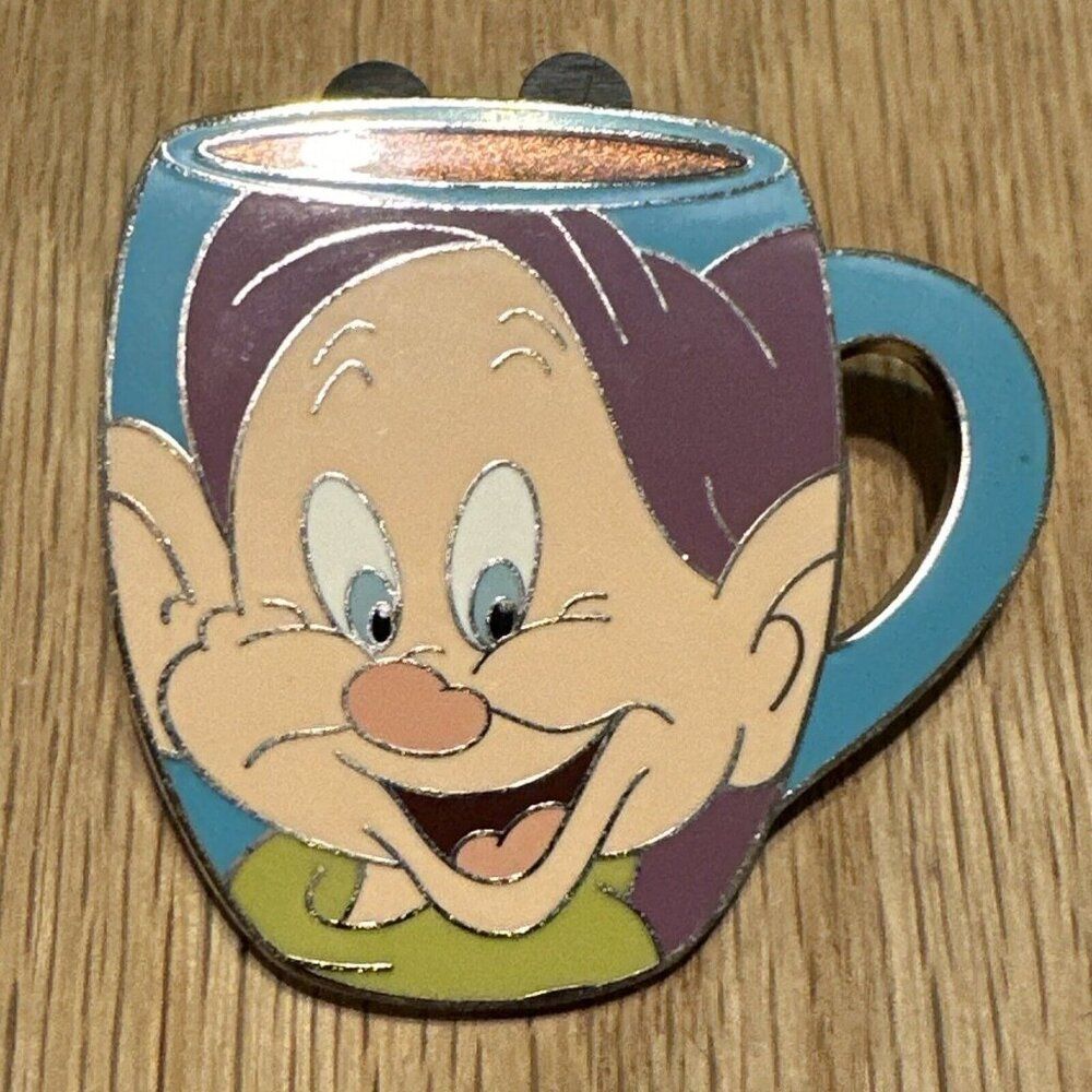 DISNEY WDW SPOTLIGHT MUG COLLECTION Dopey Trading PIN LE 2000